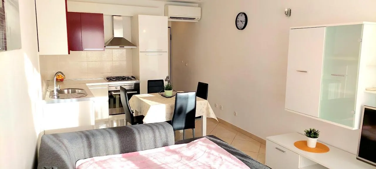Cozy Apartment With Free Private Parking Split